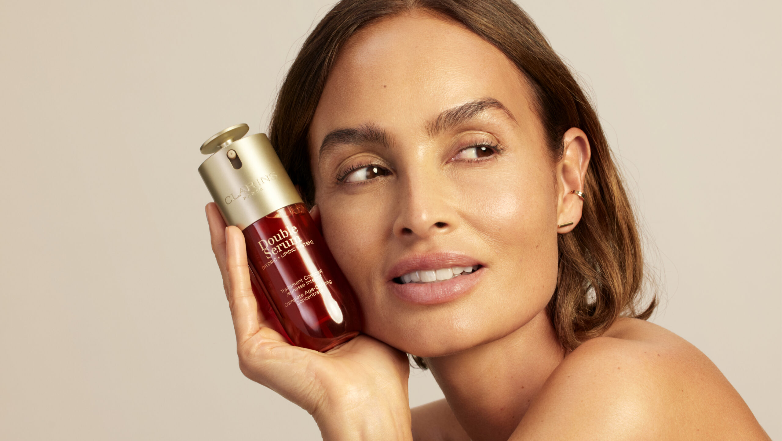 سرم ضدچروک Clarins Double Serum، آبرسان و جوانکننده پوست صورت